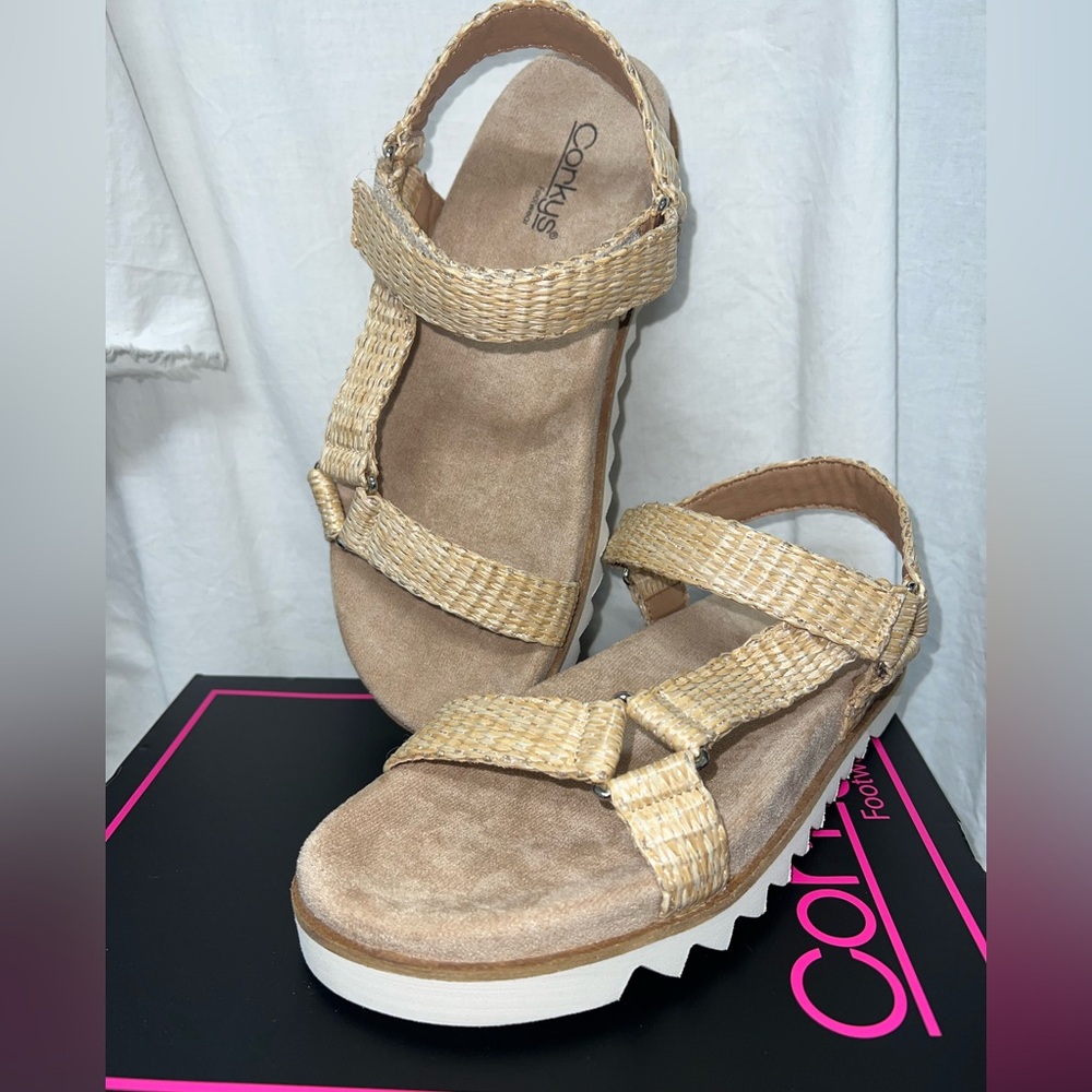Corky’s Give it a Go sandal in Raffia size 10